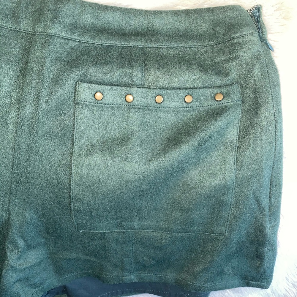 Moon River  Studded Faux Suede High Waisted festival Shorts Size L Hunter green - Picture 4 of 12